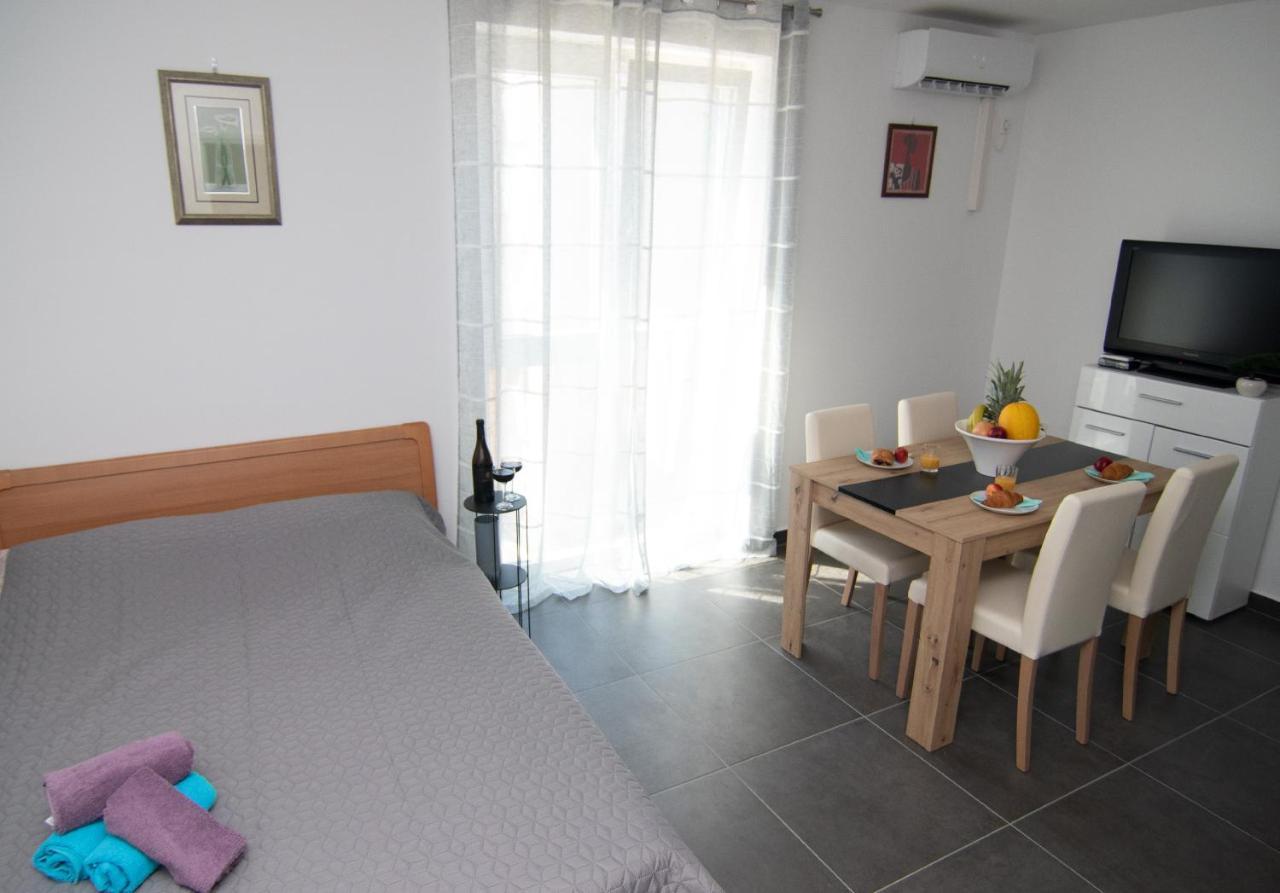 Valkane Beach Studio Apartment بولا المظهر الخارجي الصورة