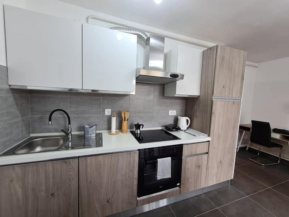 Valkane Beach Studio Apartment بولا المظهر الخارجي الصورة