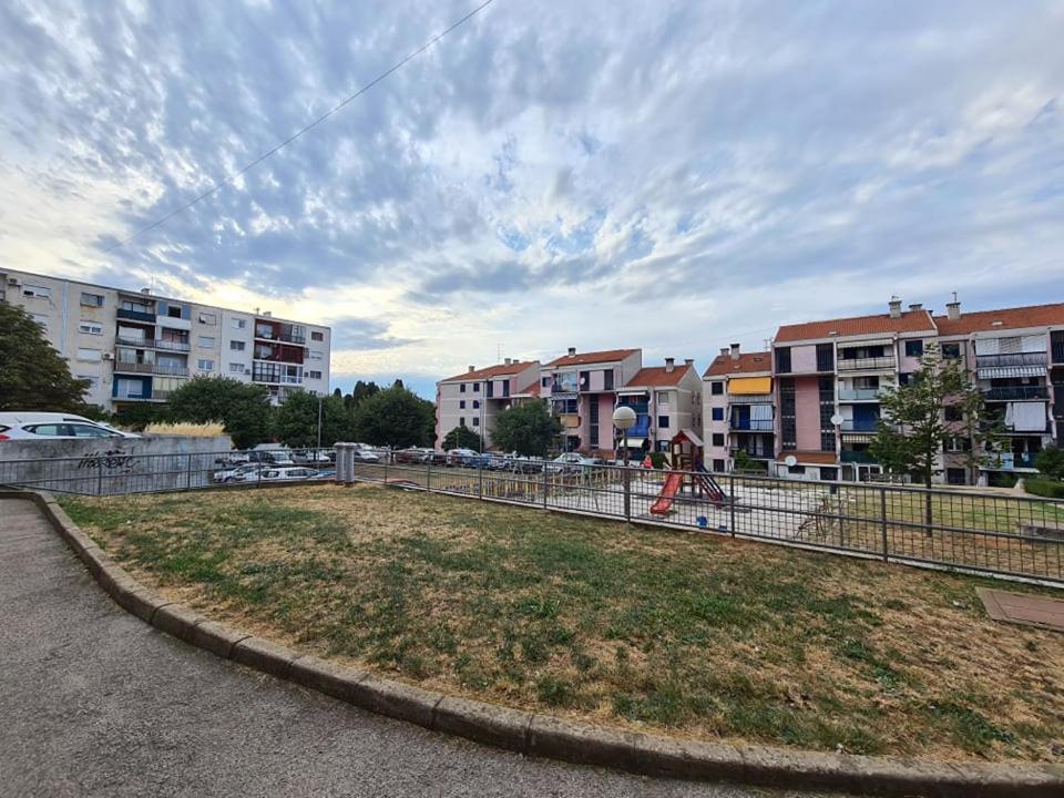 Valkane Beach Studio Apartment بولا المظهر الخارجي الصورة